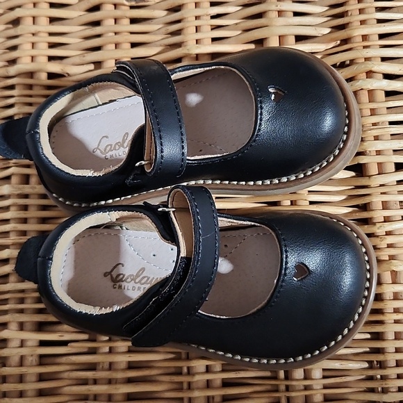 Black Mary Jane Heart Cut Out Detail Girls Toddler Dress Shoe 5.5 - Picture 8 of 16